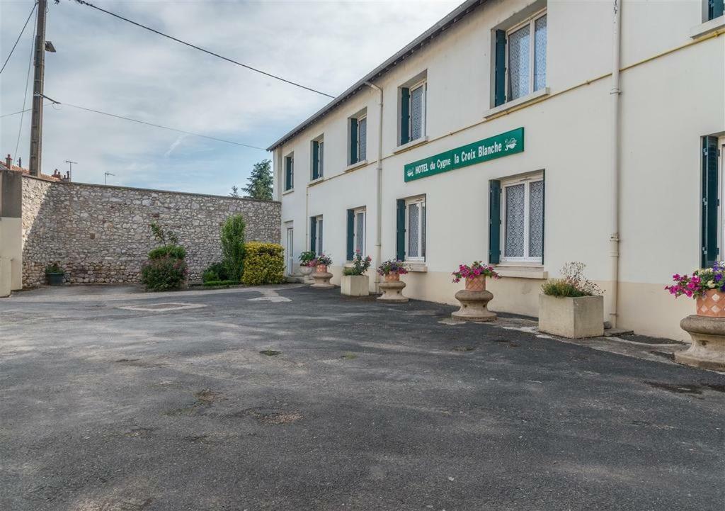 Hotel Du Cygne De La Croix Blanche Lailly-en-Val Εξωτερικό φωτογραφία